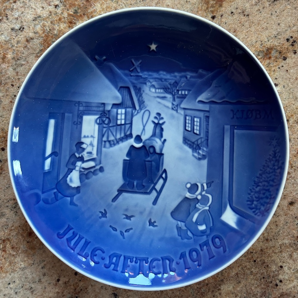 Bing & Grondahl 1978 Porcelain Plate “White  Christmas“ Made in Denmark. Vintage